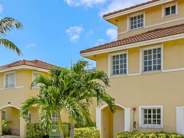 2054 NE 167th St, Unit 3-122, North Miami Beach, FL 33162