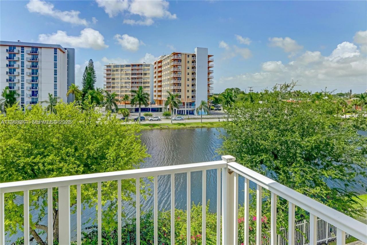 2054 NE 167th St, Unit 3-122, North Miami Beach, FL 33162 Photo