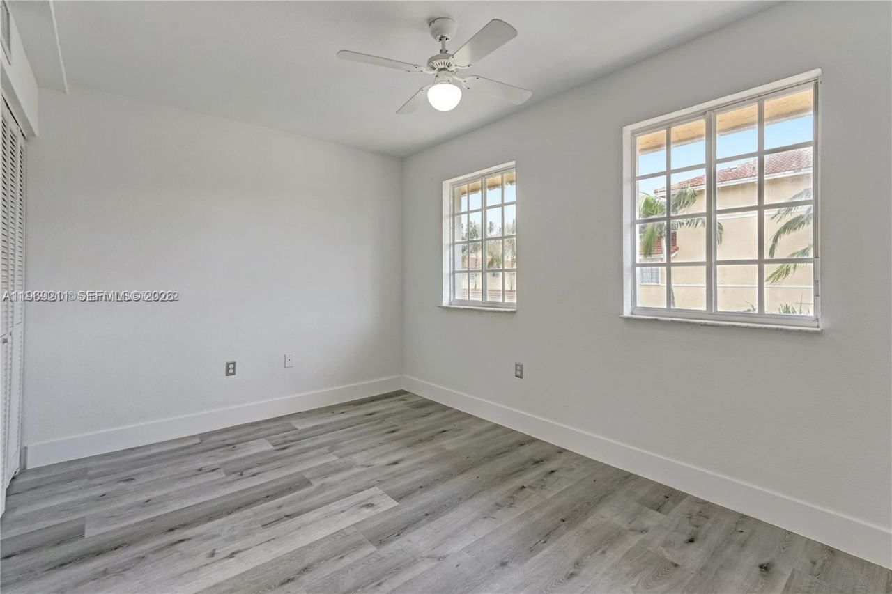 2054 NE 167th St, Unit 3-122, North Miami Beach, FL 33162 Photo