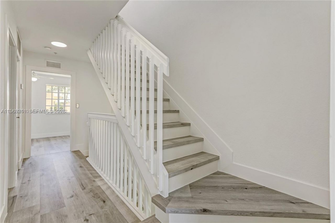 2054 NE 167th St, Unit 3-122, North Miami Beach, FL 33162 Photo
