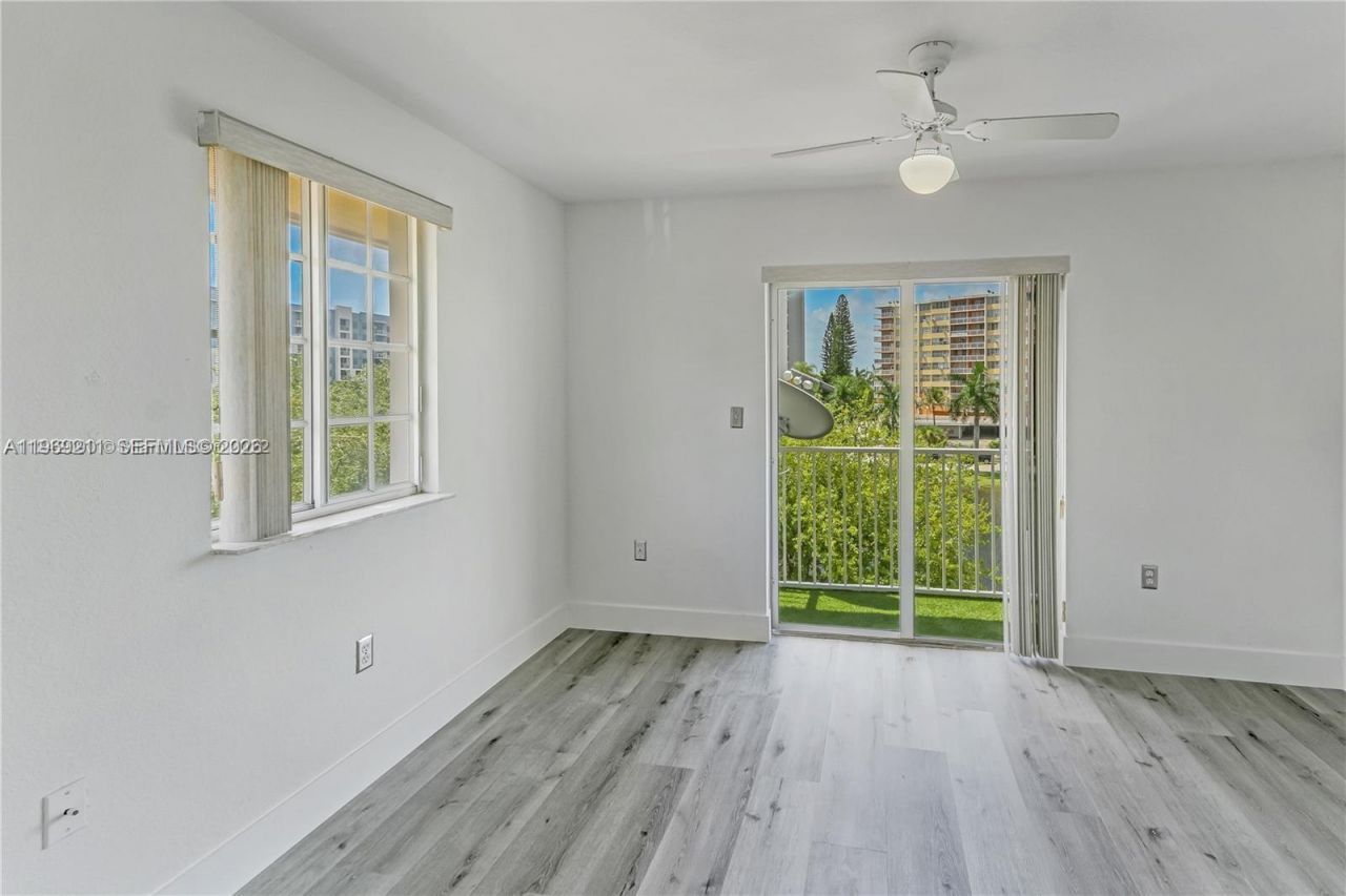 2054 NE 167th St, Unit 3-122, North Miami Beach, FL 33162 Photo