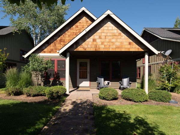 335 S Cottonwood Street, Sisters, OR 97759