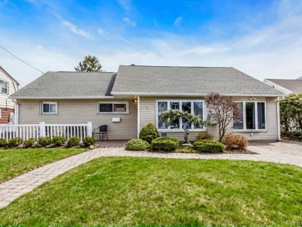 9 Blanche Street, Plainview, NY 11803