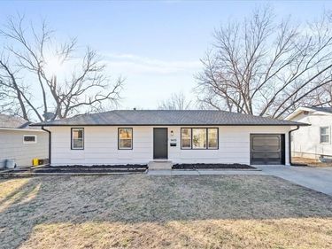 9400 MANCHESTER Avenue, Kansas City, MO 64138