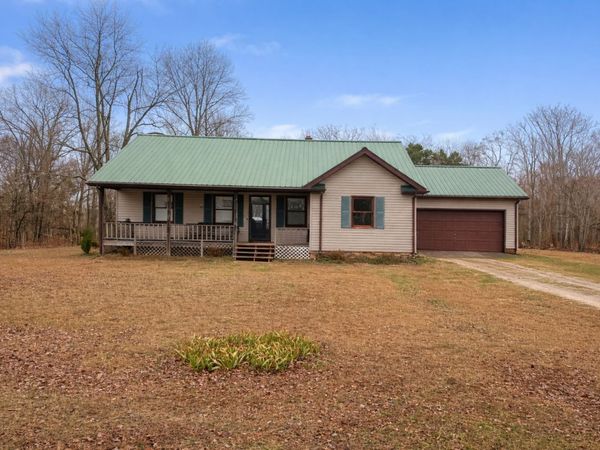 2813 She Boss Rd, Duck River, TN 38454