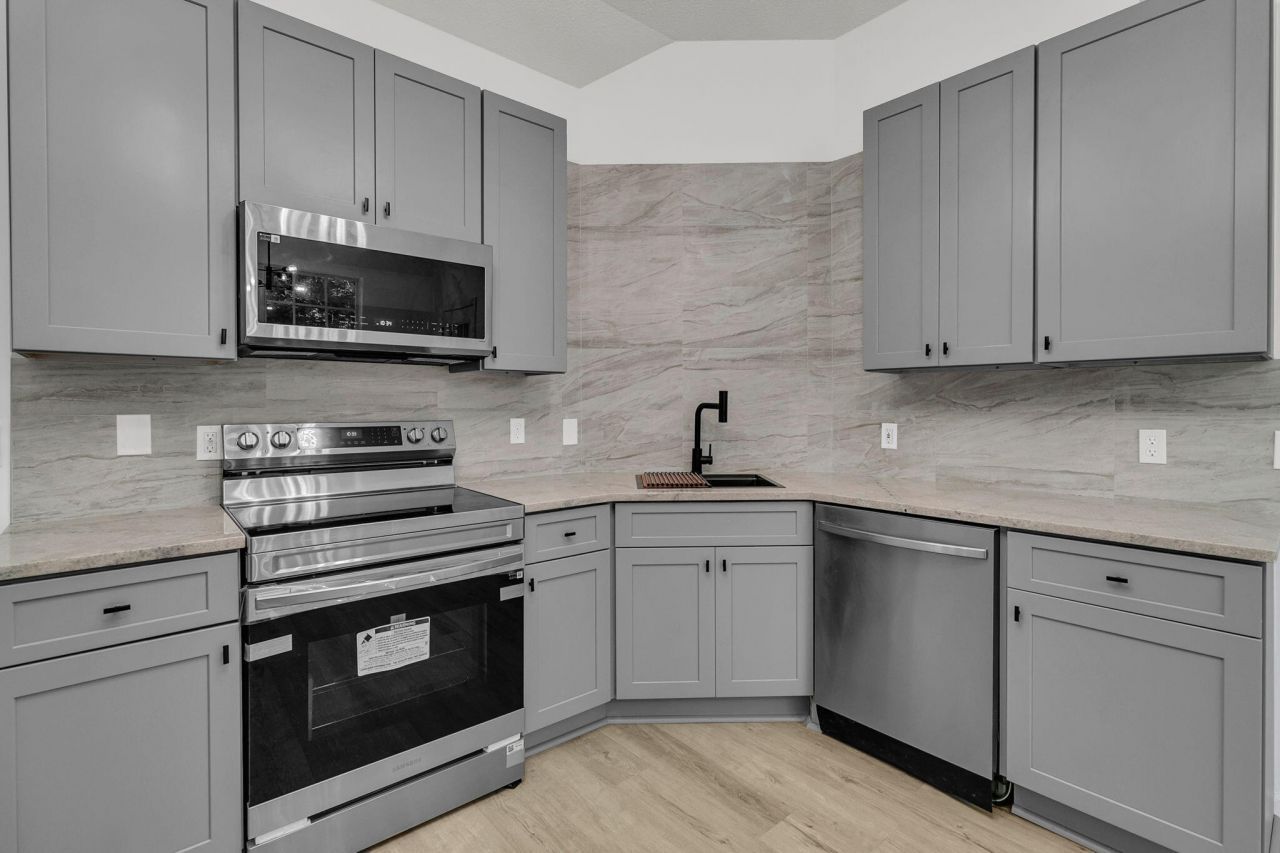 1854 Oleander Court Photo 17