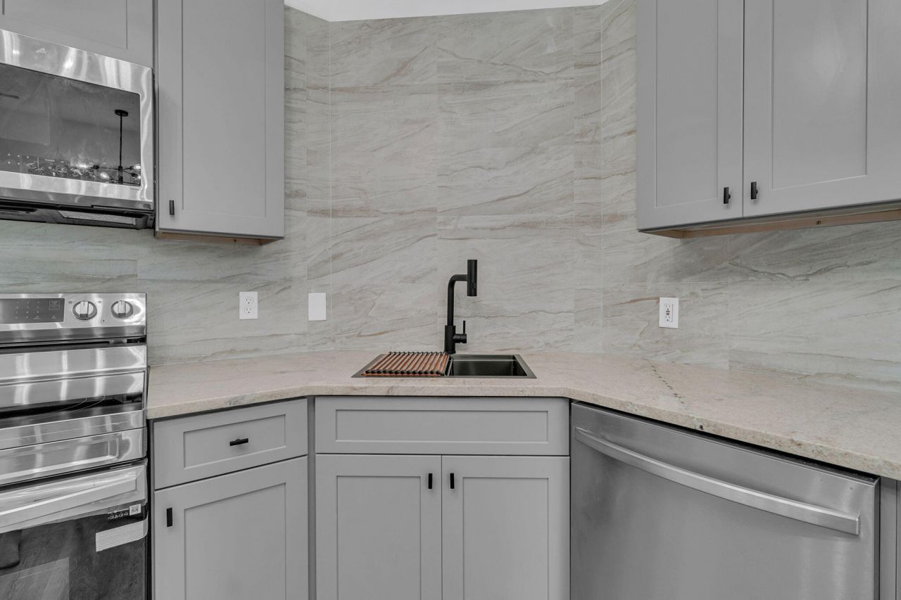 1854 Oleander Court Photo 18