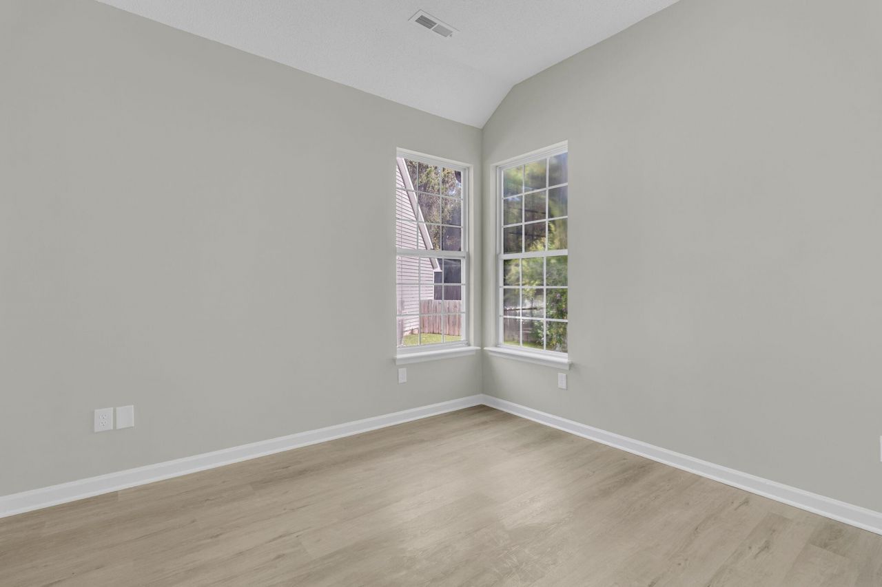 1854 Oleander Court Photo 32