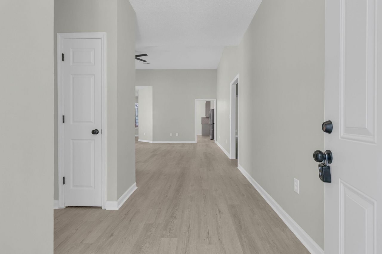 1854 Oleander Court Photo 5