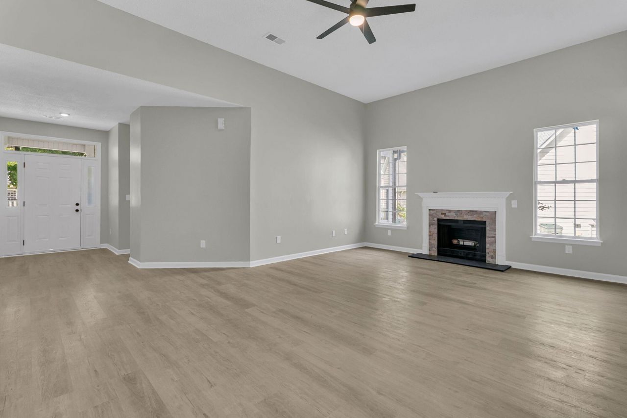 1854 Oleander Court Photo 8