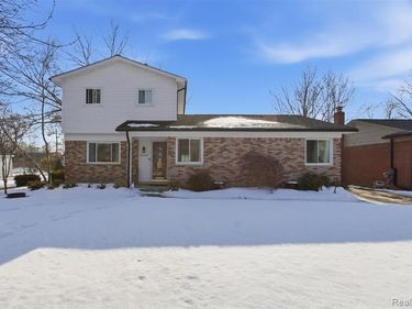 24050 Lakewood Street, St. Clair Shores, MI 48082