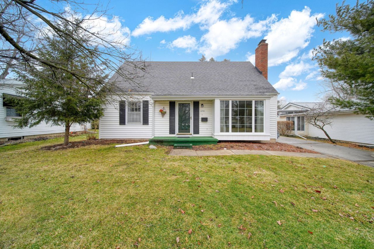 1230 Madison Drive, Adrian, MI 49221 Main Photo