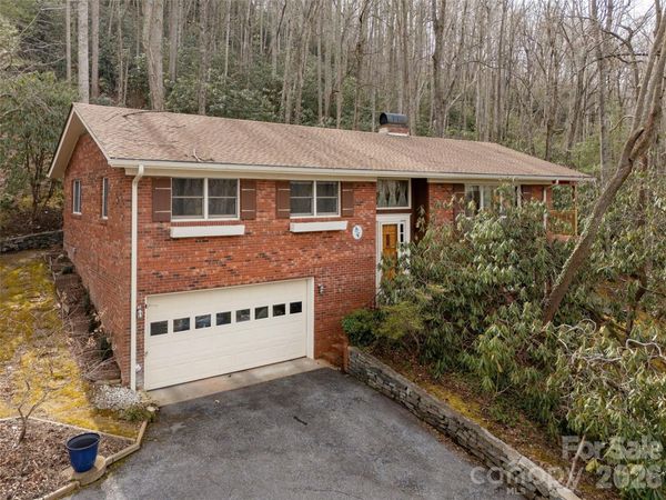 227 Sky Lake Drive, Hendersonville, NC 28739