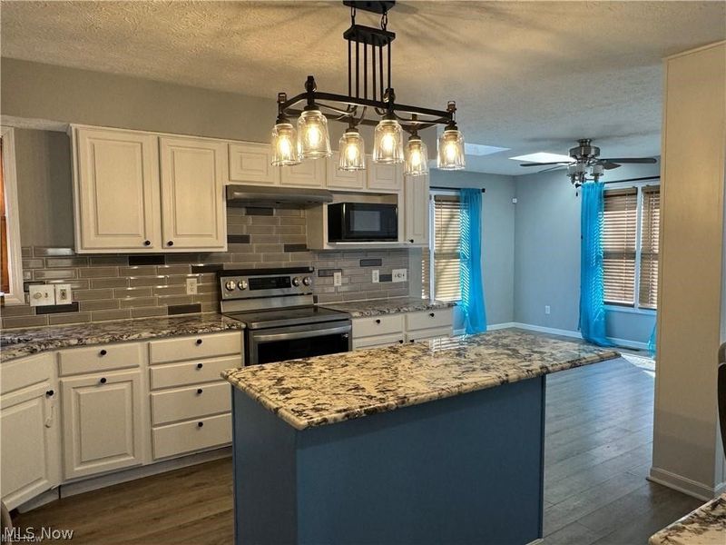 242 Ravenshollow Drive, Cuyahoga Falls, OH 44223 Photo 10