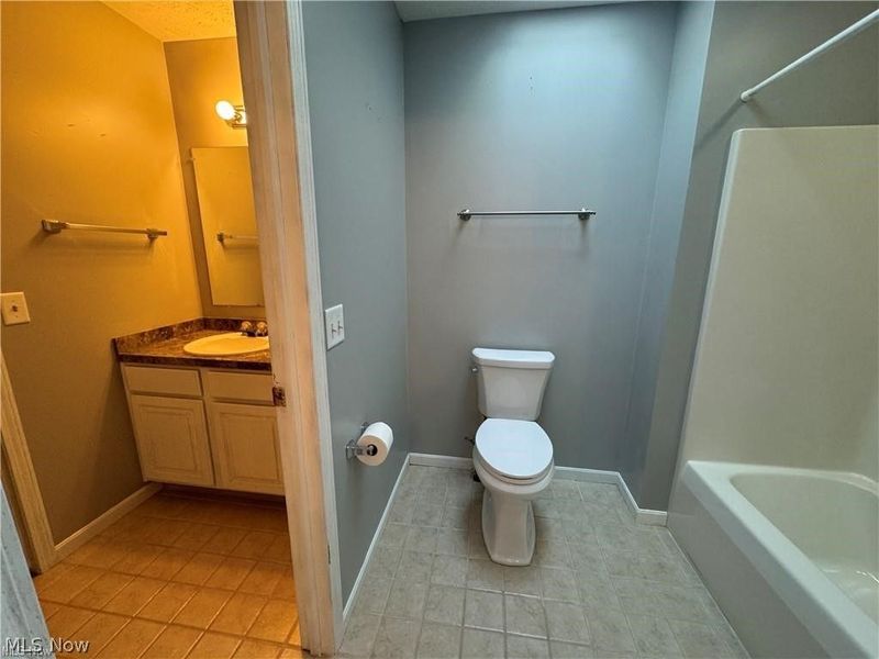 242 Ravenshollow Drive, Cuyahoga Falls, OH 44223 Photo 18