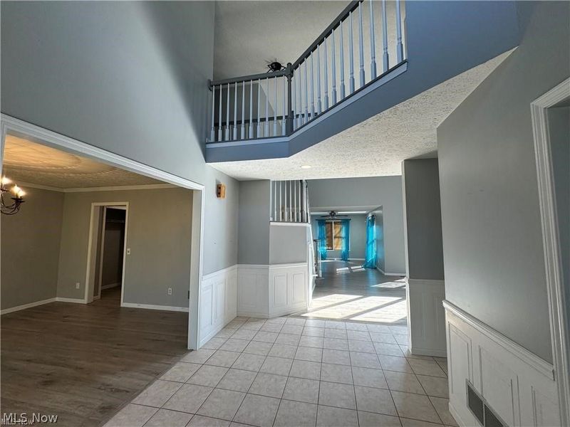 242 Ravenshollow Drive, Cuyahoga Falls, OH 44223 Photo 2