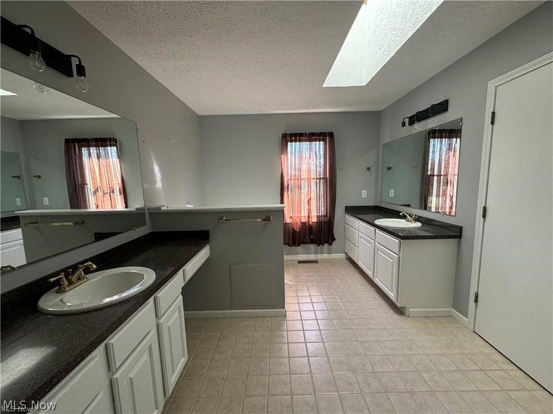 242 Ravenshollow Drive, Cuyahoga Falls, OH 44223 Photo 21