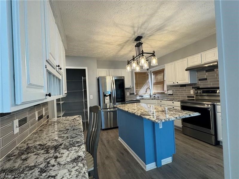 242 Ravenshollow Drive, Cuyahoga Falls, OH 44223 Photo 8