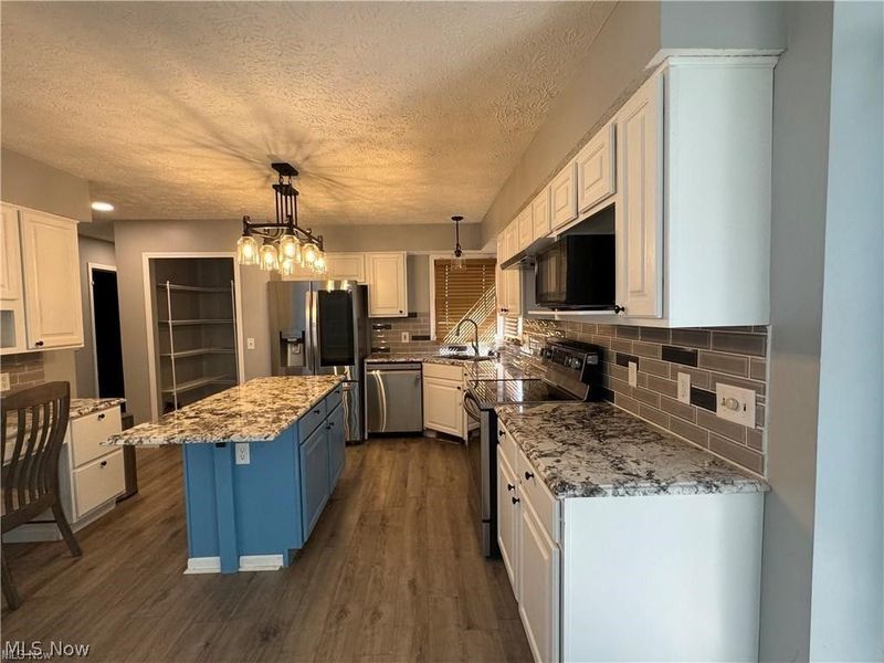 242 Ravenshollow Drive, Cuyahoga Falls, OH 44223 Photo 9