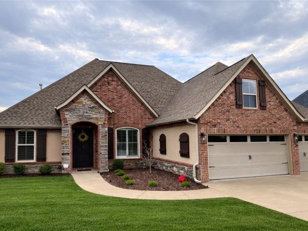 5702 S 47th Street, Rogers, AR 72758