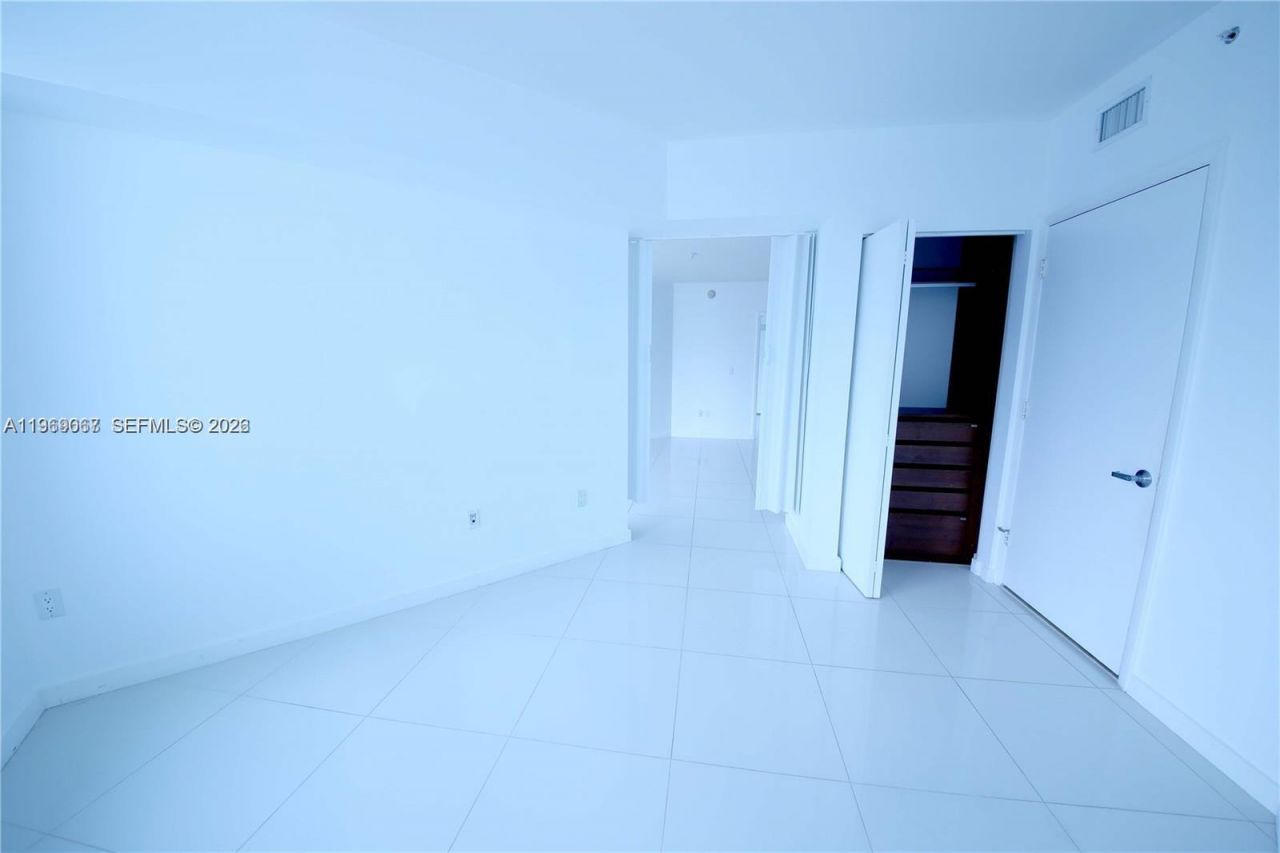 350 S Miami Av, Unit 3306, Miami, FL 33130 Photo
