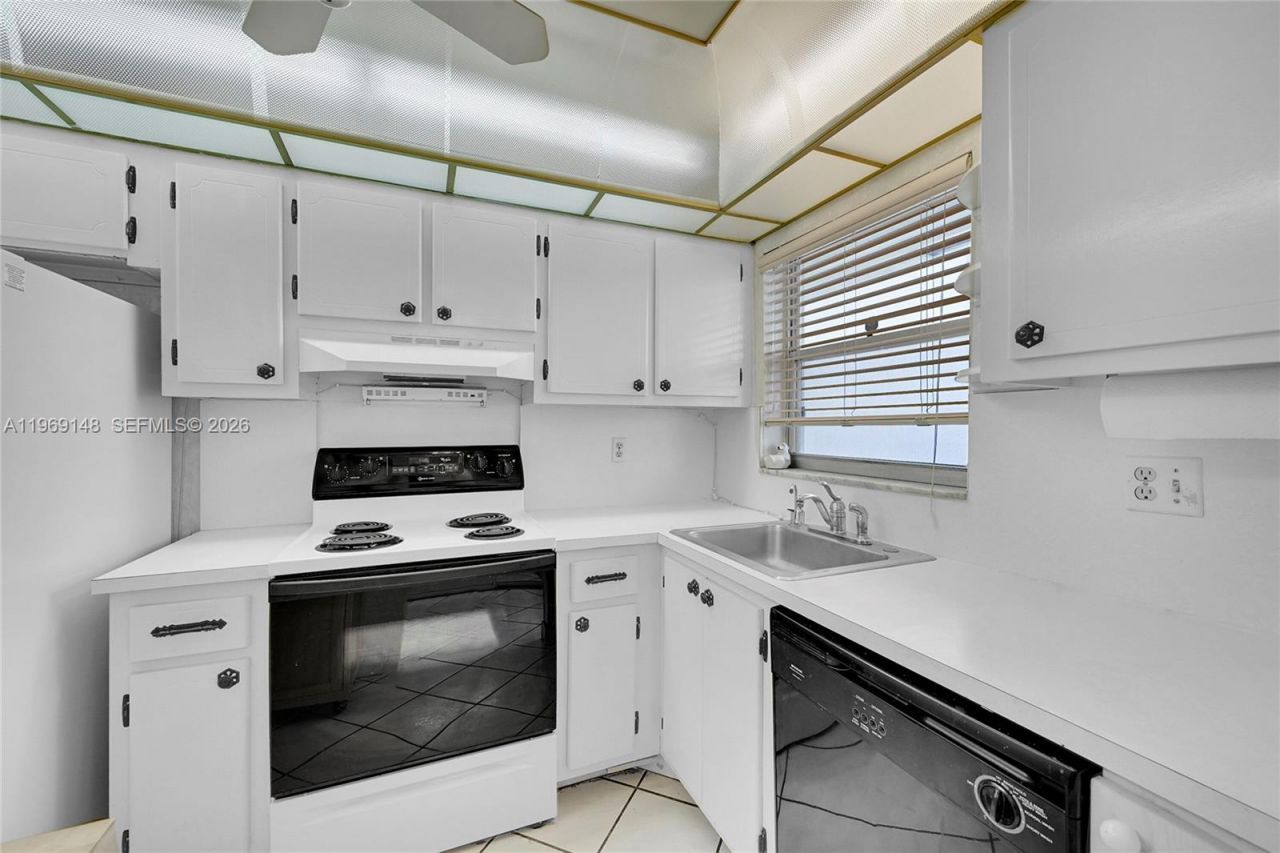 7960 N Sunrise Lakes Dr, Unit 311, Sunrise, FL 33322 Photo