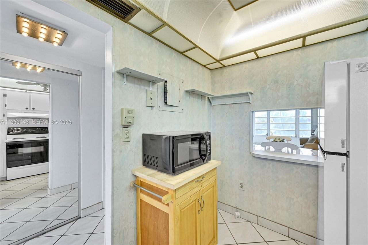 7960 N Sunrise Lakes Dr, Unit 311, Sunrise, FL 33322 Photo