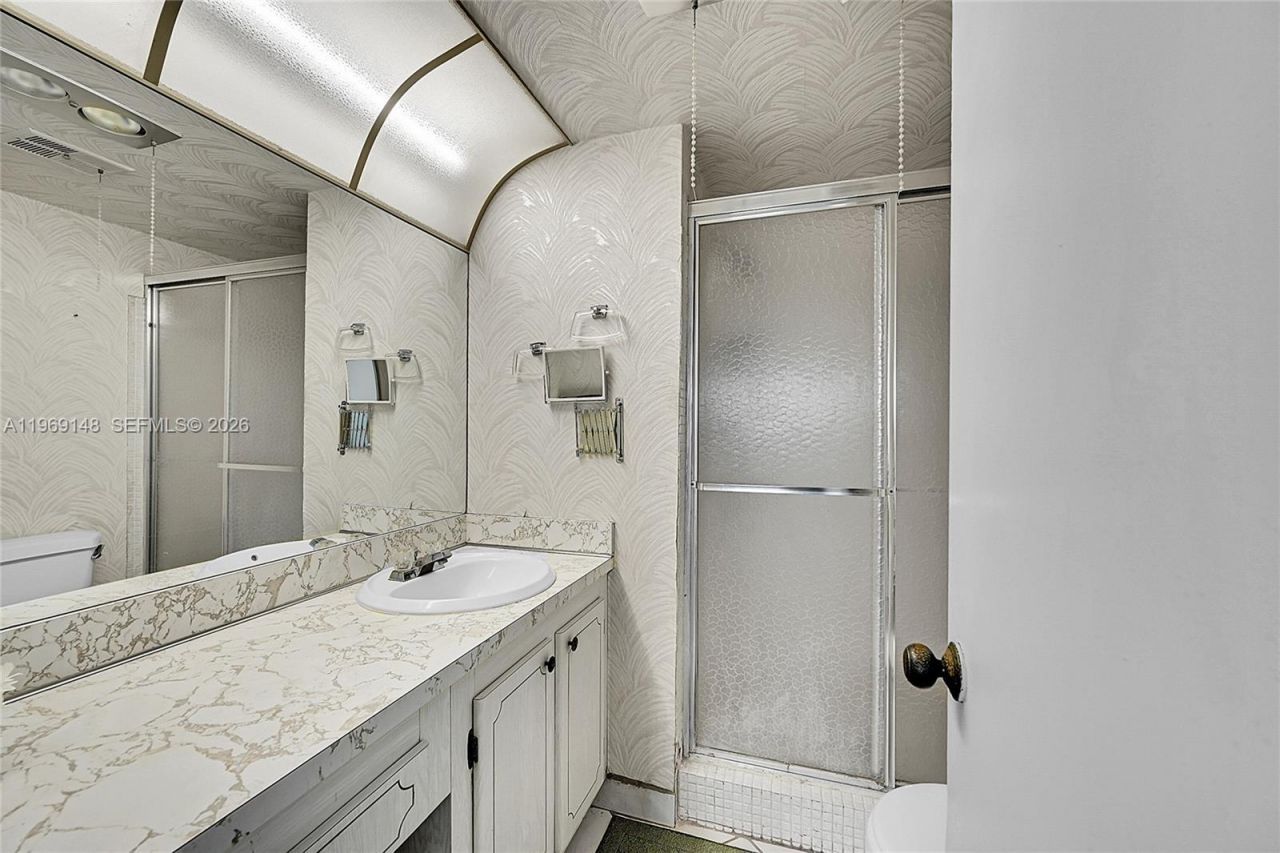 7960 N Sunrise Lakes Dr, Unit 311, Sunrise, FL 33322 Photo