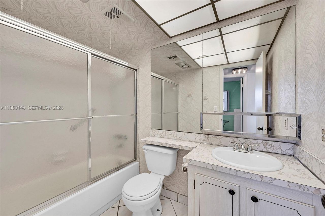 7960 N Sunrise Lakes Dr, Unit 311, Sunrise, FL 33322 Photo