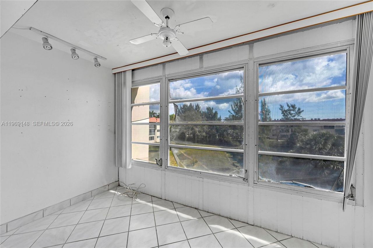 7960 N Sunrise Lakes Dr, Unit 311, Sunrise, FL 33322 Photo