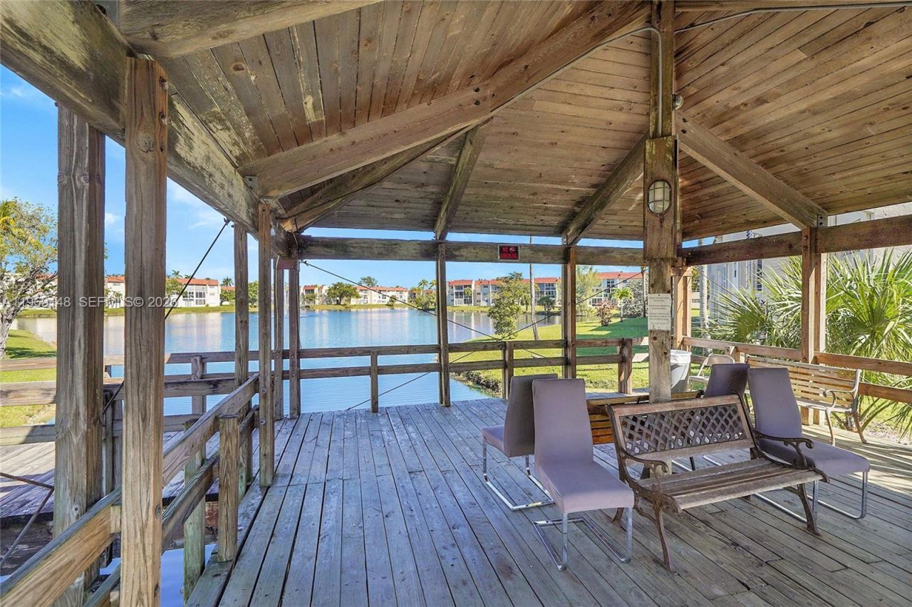 7960 N Sunrise Lakes Dr, Unit 311, Sunrise, FL 33322 Photo