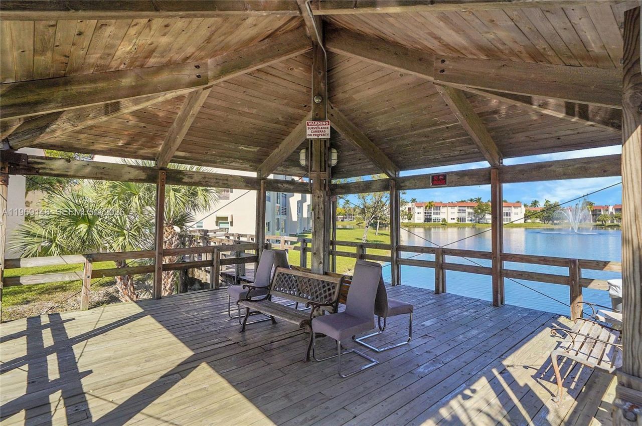 7960 N Sunrise Lakes Dr, Unit 311, Sunrise, FL 33322 Photo