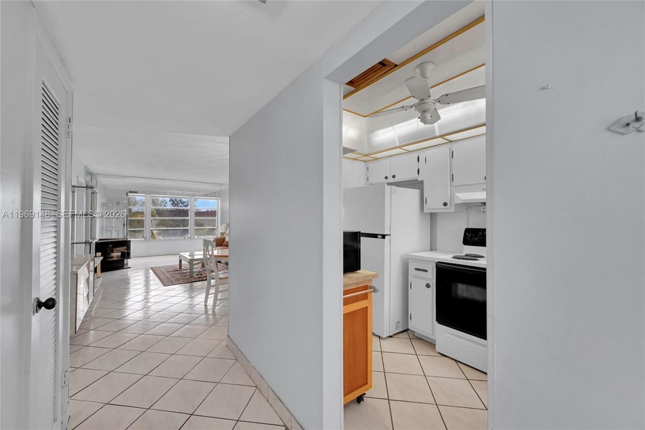 7960 N Sunrise Lakes Dr, Unit 311, Sunrise, FL 33322 Photo