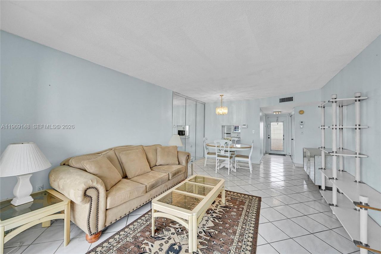 7960 N Sunrise Lakes Dr, Unit 311, Sunrise, FL 33322 Photo