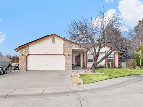 875 Eagle Court, Mountain Home, ID 83647