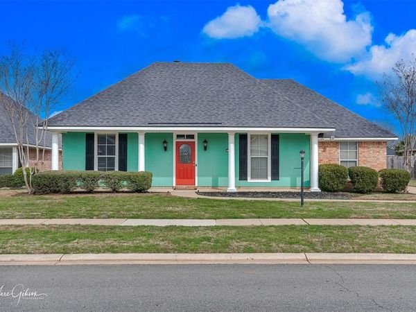 3303 Colonial Drive , Bossier City, LA 71111
