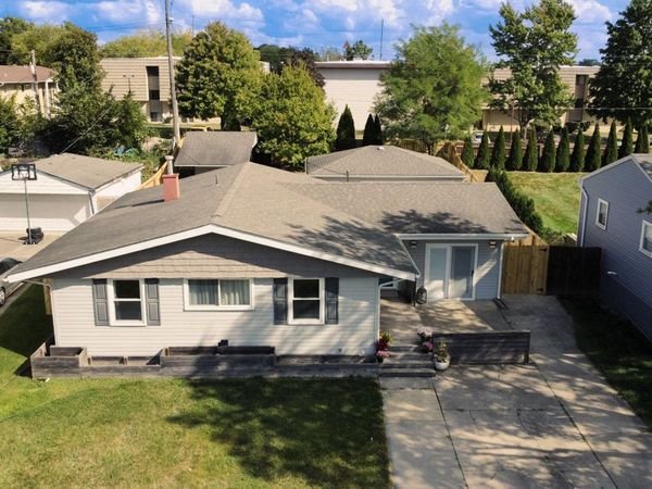 114 S Chase Drive, Crown Point, IN 46307