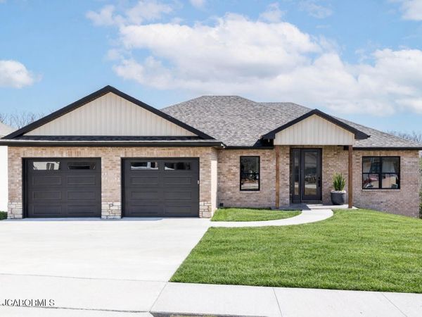 735 SARDONYX DRIVE, Jefferson City, MO 65109