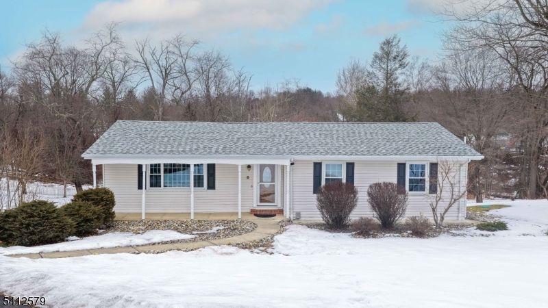 8 Appollo Pl, Clinton, NJ 08809 Main Photo