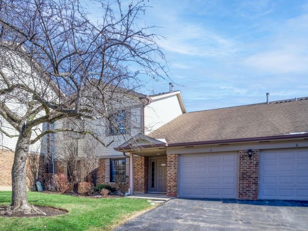 4131 N Pheasant Trail Court, Unit 8, Arlington Heights, IL 60004