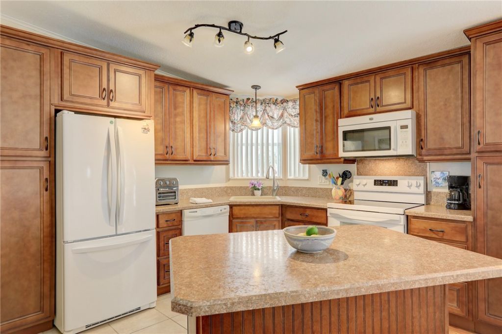 7698 Fox Hunter Circle, Micco, FL 32976 Photo