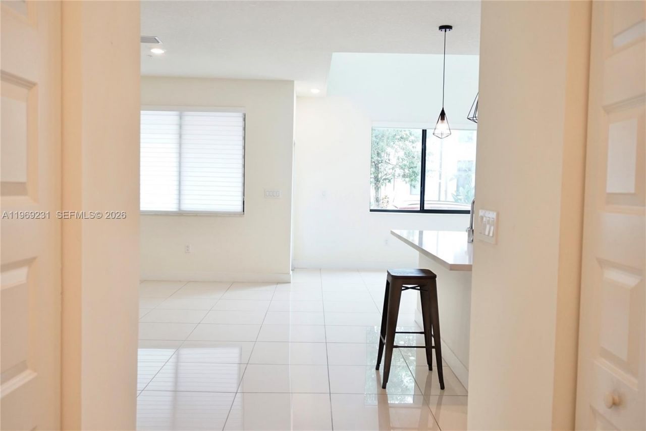 4745 NW 84th Ct, Unit 14, Doral, FL 33166 Photo