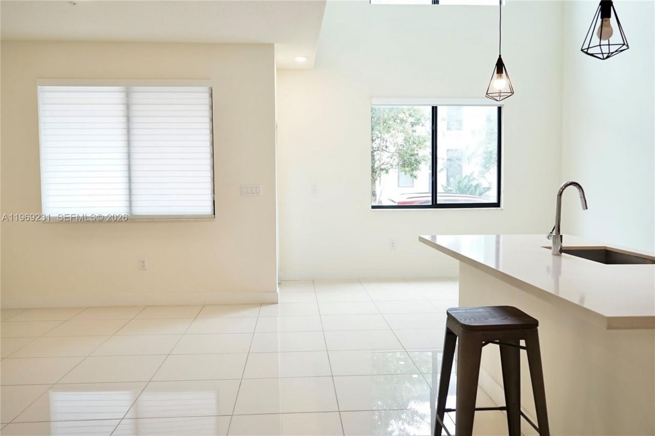 4745 NW 84th Ct, Unit 14, Doral, FL 33166 Photo