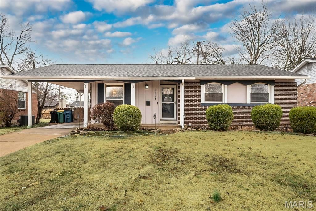 1528 Coachway Lane, Hazelwood, MO 63042 Main Photo