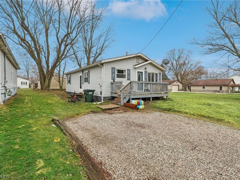 2688 Meadow Drive, Akron, OH 44312 Photo 2