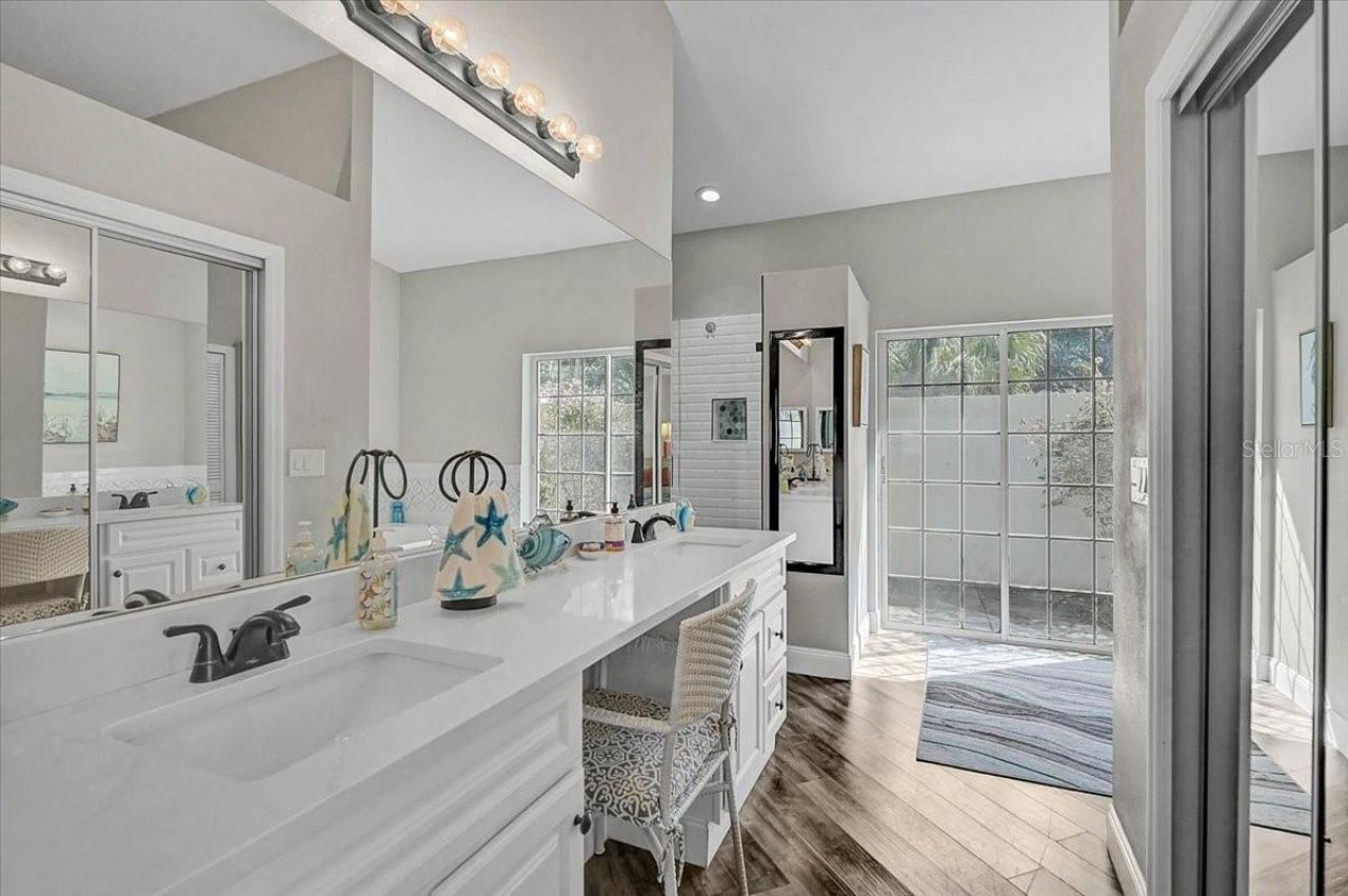 4427 Highland Oaks Circle, Sarasota, FL 34235 Photo