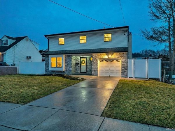 2550 Natta Boulevard , Bellmore, NY 11710