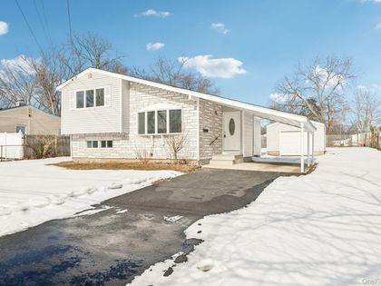 17 Laurie Road Brentwood, NY 11717