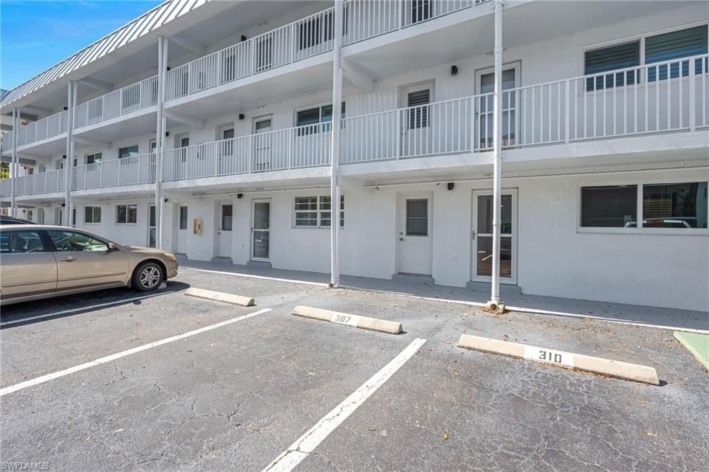 72 7th St S, Unit 108, Naples, FL 34102 Photo