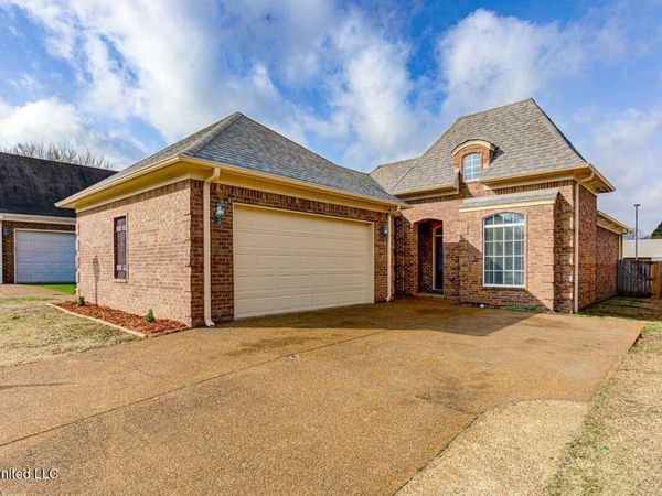 6433 W Arbor Lake Drive, Horn Lake, MS 38637